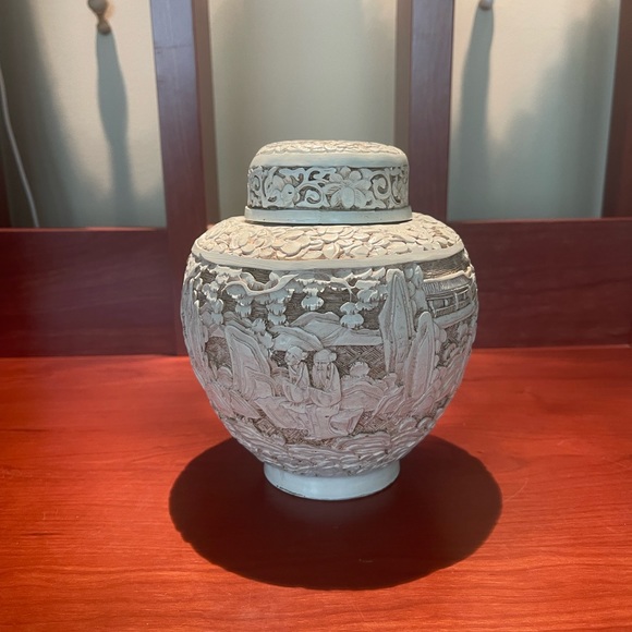 Exquisite Vintage Hand Carved Ivory Dynasty White Chinese Vase/urn with Lid - Picture 2 of 6